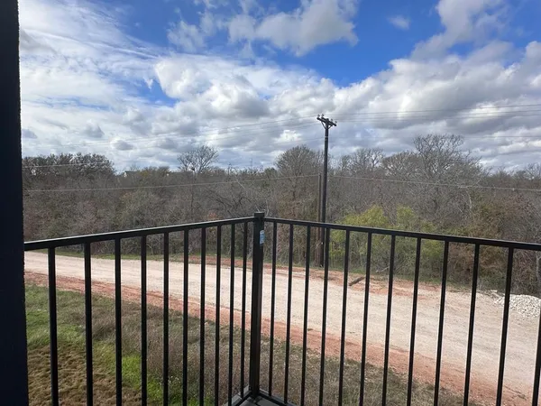 $2,000 | 103 Kikipua, Bastrop, TX 78602
