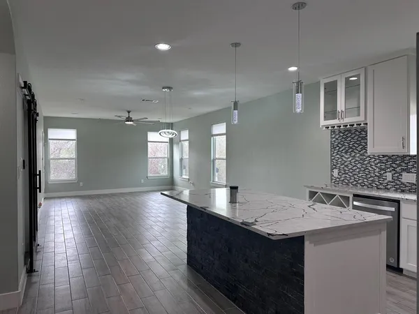 $2,000 | 103 Kikipua, Bastrop, TX 78602