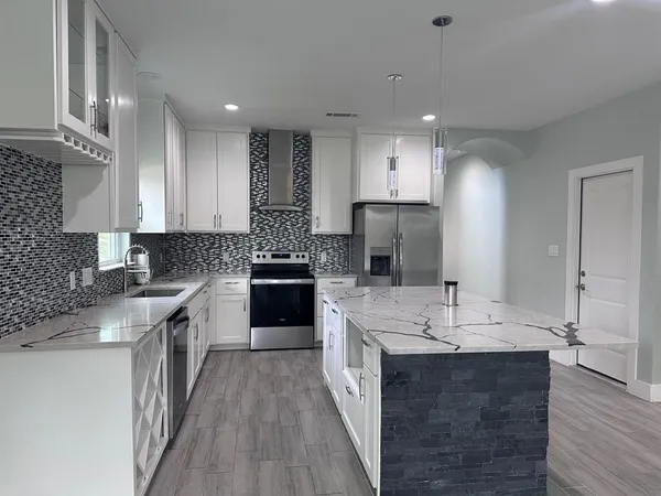 $2,000 | 103 Kikipua, Bastrop, TX 78602