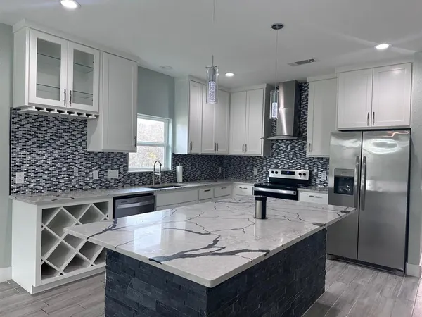 $2,000 | 103 Kikipua, Bastrop, TX 78602