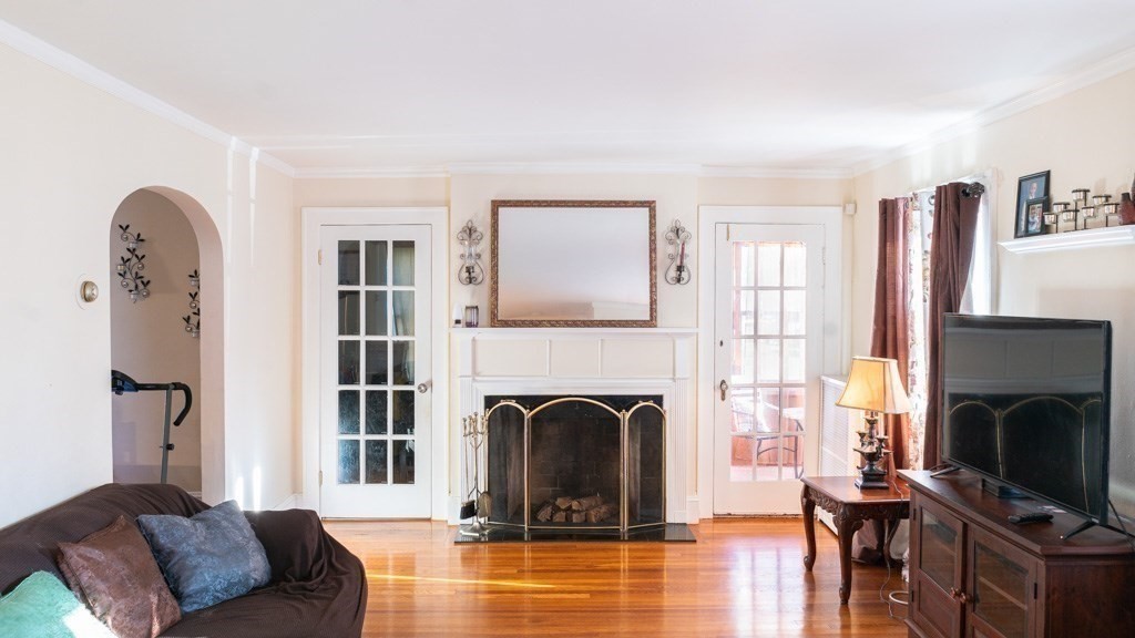 157 Carver Street Springfield, MA 01108 - Photo 5 of 11