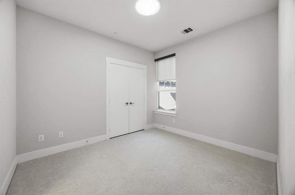 625 North Tyler Street, Unit 402 Dallas, TX 75208 - Photo 18 of 31 a view of room