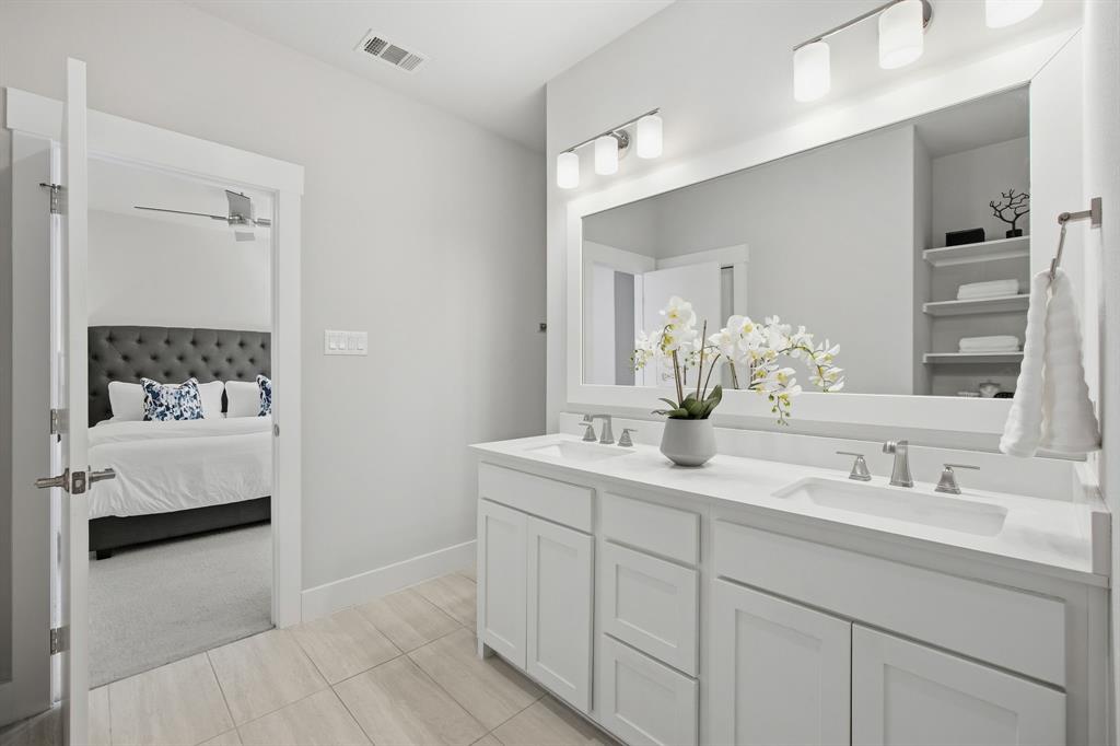 625 North Tyler Street, Unit 402 Dallas, TX 75208 - Photo 24 of 31 a en suite bathroom with double sink and a mirror