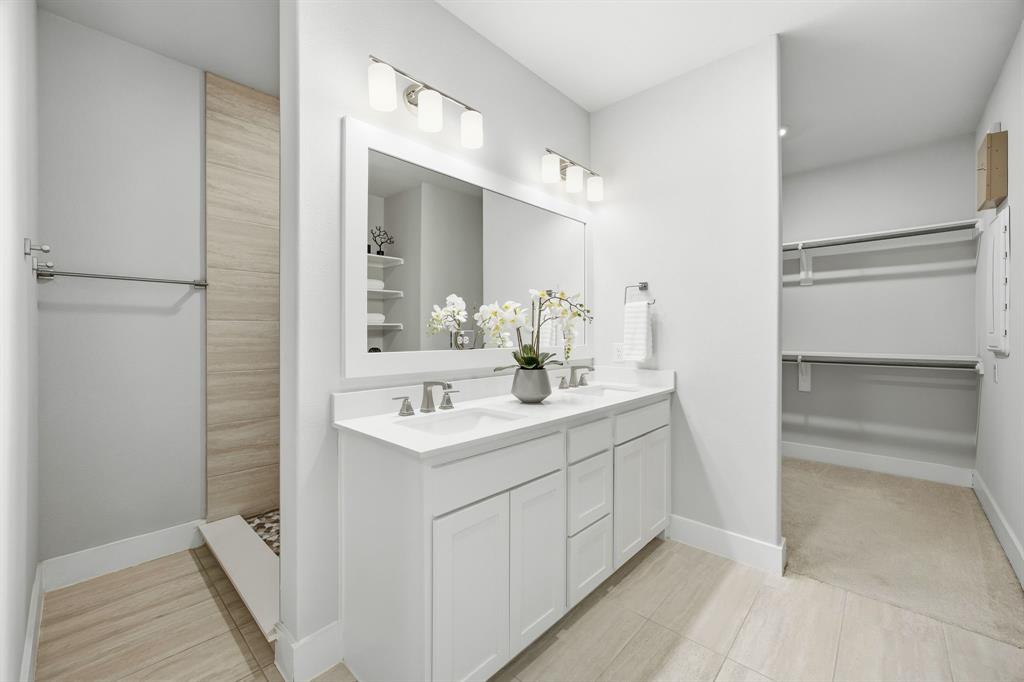 625 North Tyler Street, Unit 402 Dallas, TX 75208 - Photo 25 of 31 a bathroom with a sink and a mirror