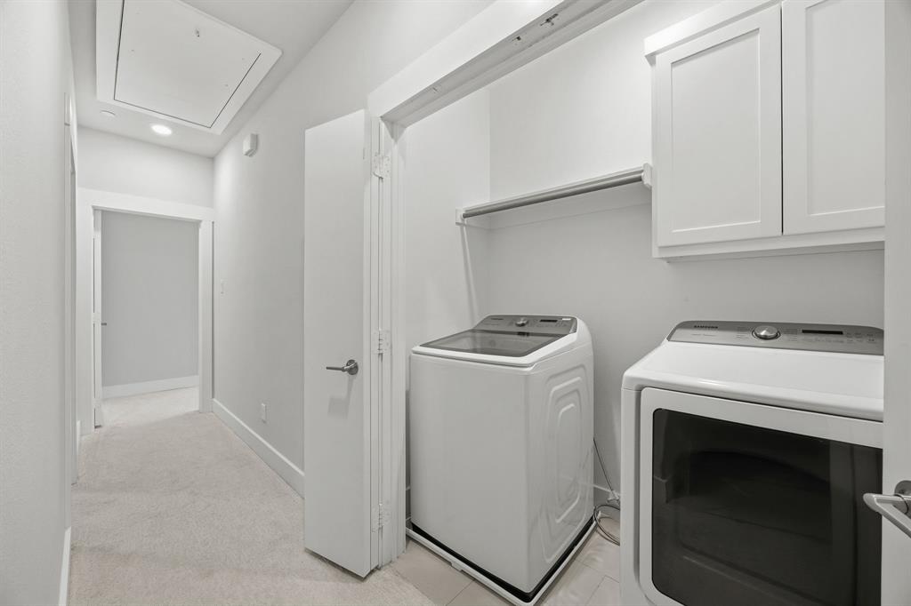 625 North Tyler Street, Unit 402 Dallas, TX 75208 - Photo 28 of 31 a utility room with dryer and washer