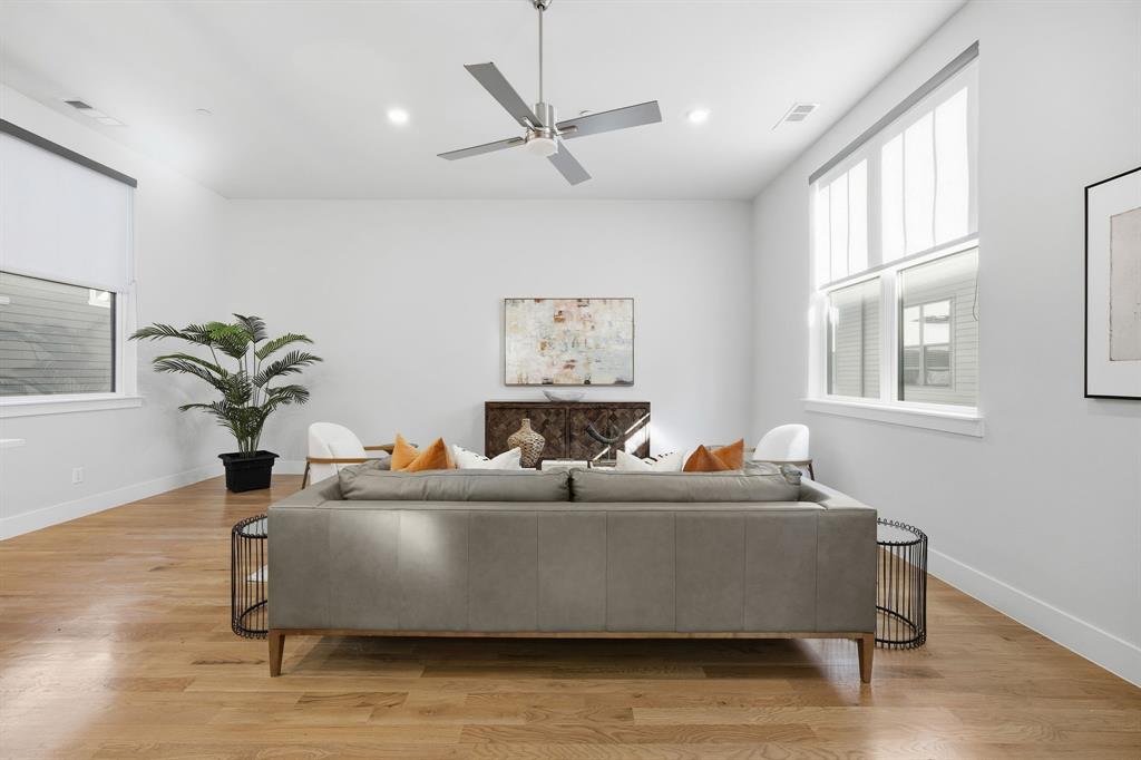 625 North Tyler Street, Unit 402 Dallas, TX 75208 - Photo 9 of 31 a living room with furniture and a large window