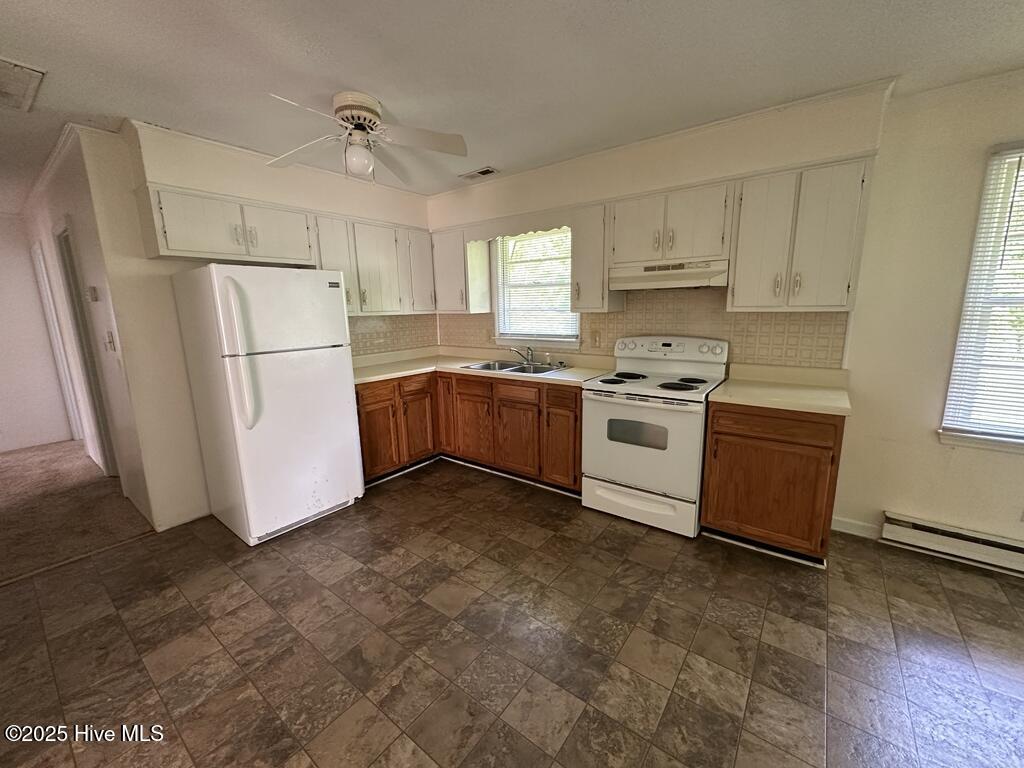 107 Queens Road Hubert, NC 28539 - Photo 4 of 10 Kitchen