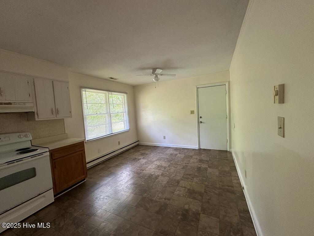 107 Queens Road Hubert, NC 28539 - Photo 5 of 10 Dining Area