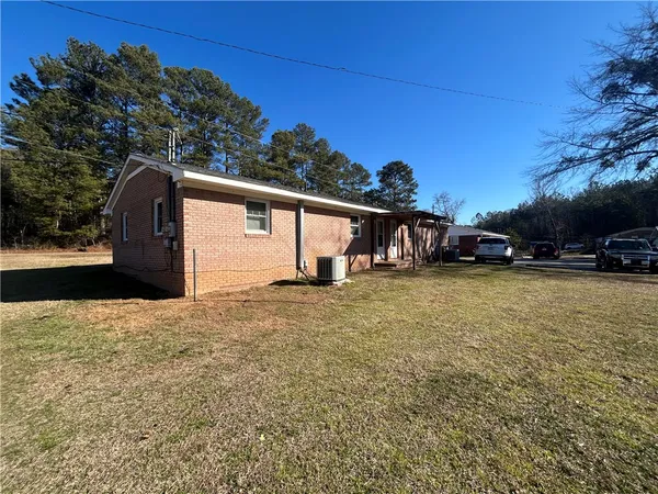 $390,000 | 104-110 White Pine Road, Toccoa, GA 30577