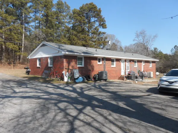 $390,000 | 104-110 White Pine Road, Toccoa, GA 30577