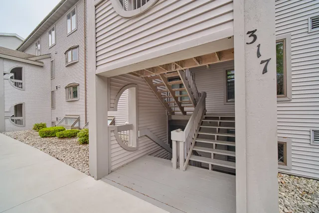 $280,000 | 317 5th Avenue, Unit 8, Manistee, MI 49660