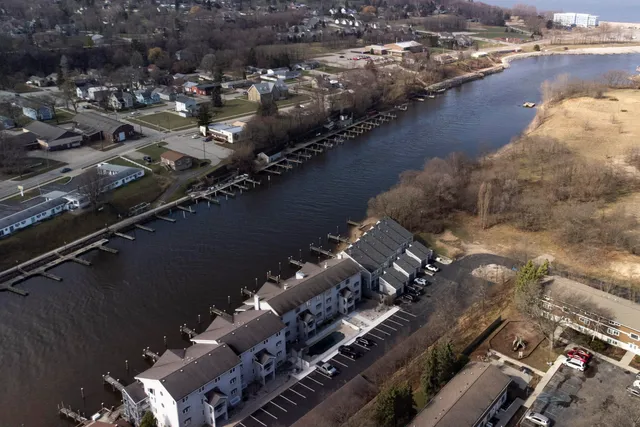 $280,000 | 317 5th Avenue, Unit 8, Manistee, MI 49660