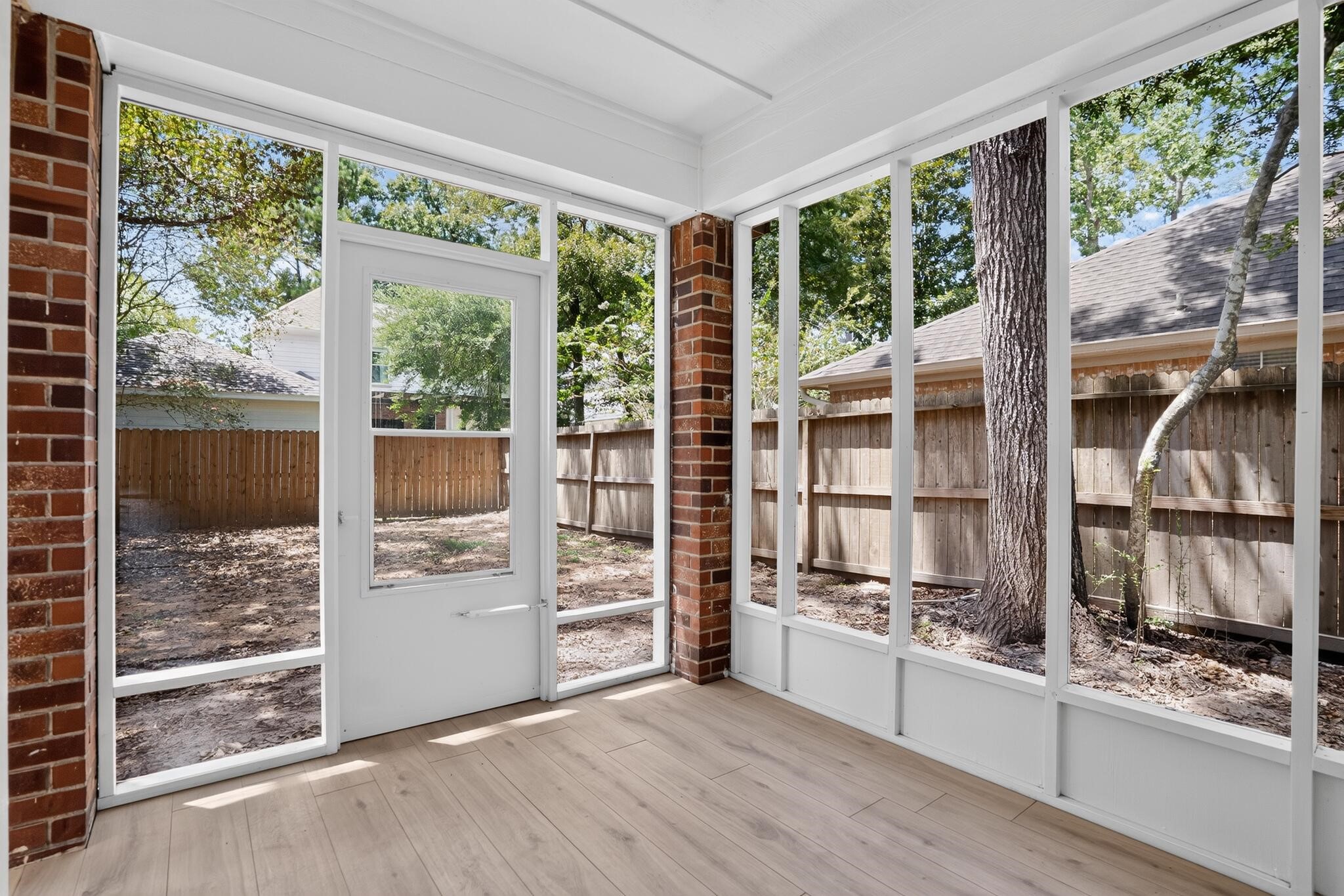 22 East Sterling Pond Circle Spring, TX 77382 - Photo 2 of 34 Gallery Image 2