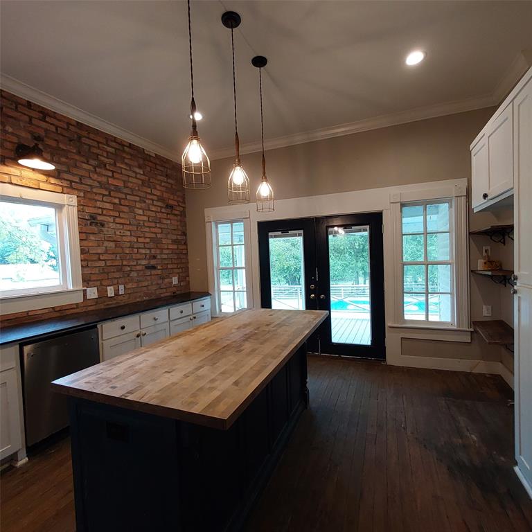601 Holbrook Street Mount Vernon, TX 75457 - Photo 12 of 35 a kitchen with kitchen island a sink wooden floor and a large window