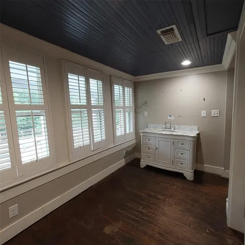 $179,900 | 601 Holbrook Street, Mount Vernon, TX 75457