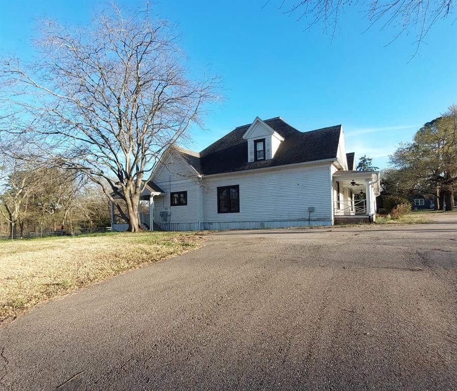 601 Holbrook Street Mount Vernon, TX 75457 - Photo 2 of 35 a front view of a house with a yard