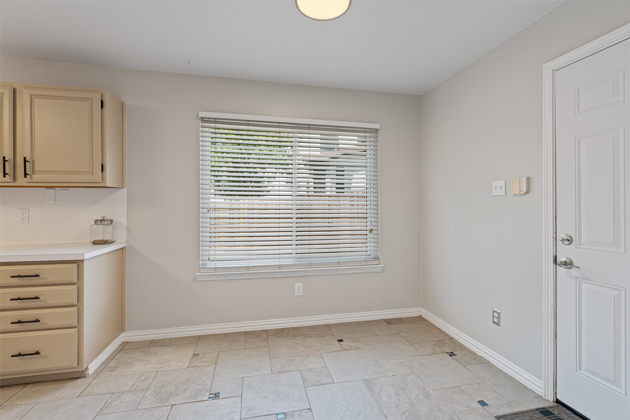 3011 Wadsworth Way Austin, TX 78748 - Photo 16 of 35 Eat in kitchen area, perfect for a breakfast nook