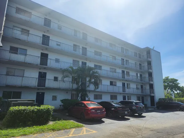 $2,025 | 8600 North Sherman Circle, Unit 408, Miramar, FL 33025