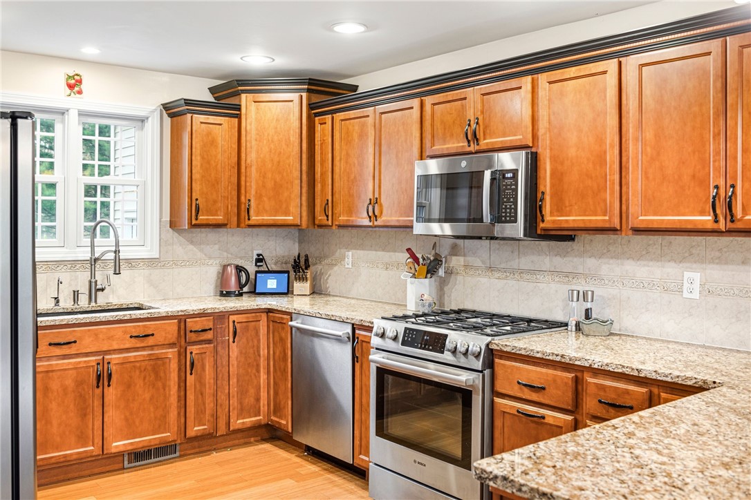 3 Haines Park Road Barrington, RI 02806 - Photo 10 of 34