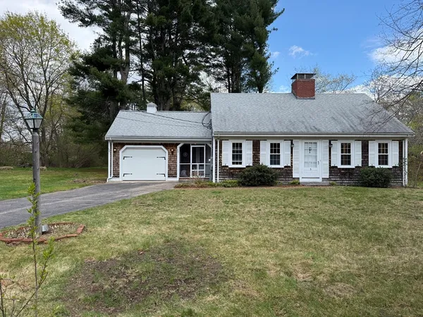 $3,595 | 3 Crescent Street, Unit 3, West Bridgewater, MA 02379