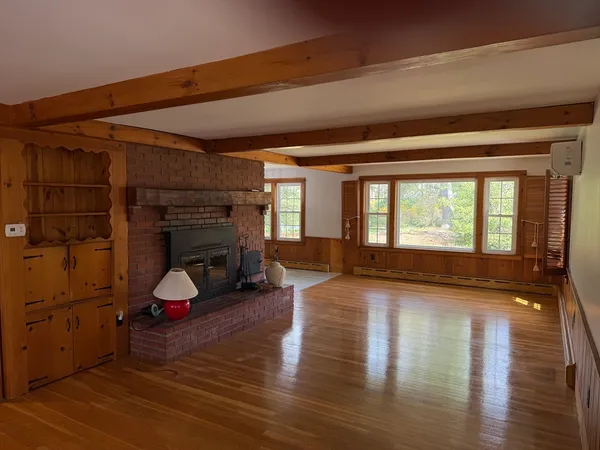 a view of a livingroom with hardwood floor and a ceiling fan