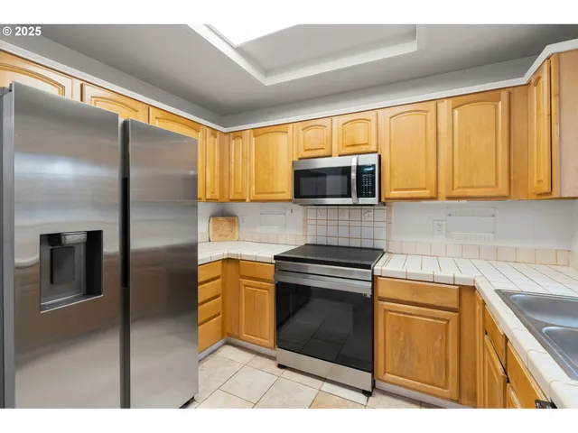 $410,000 | 618 Northeast Faloma Road, Portland, OR 97211