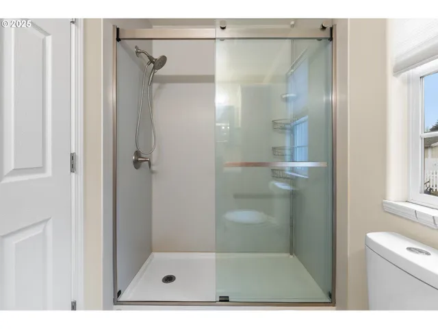 $410,000 | 618 Northeast Faloma Road, Portland, OR 97211