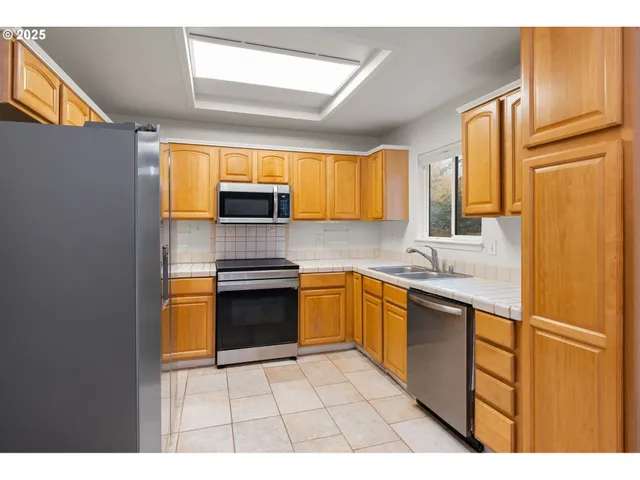 $410,000 | 618 Northeast Faloma Road, Portland, OR 97211