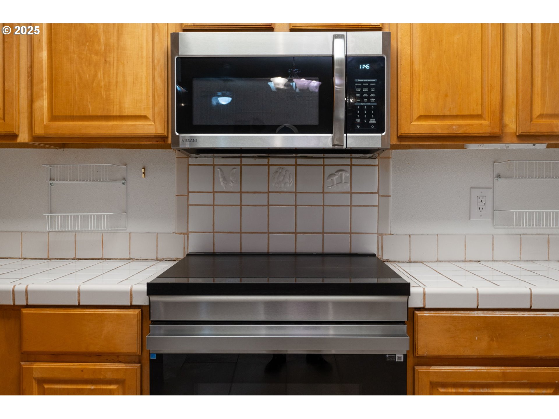 618 Northeast Faloma Road Portland, OR 97211 - Photo 9 of 24