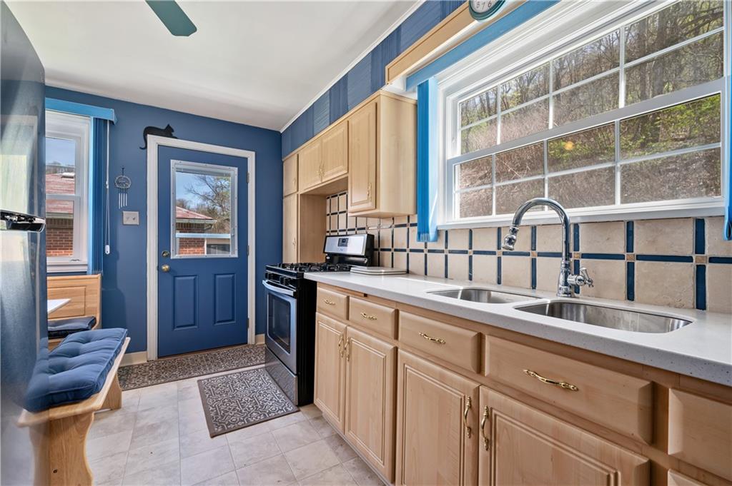651 Becks Run Road Pittsburgh, PA 15210 - Photo 11 of 24 Gallery Image 11