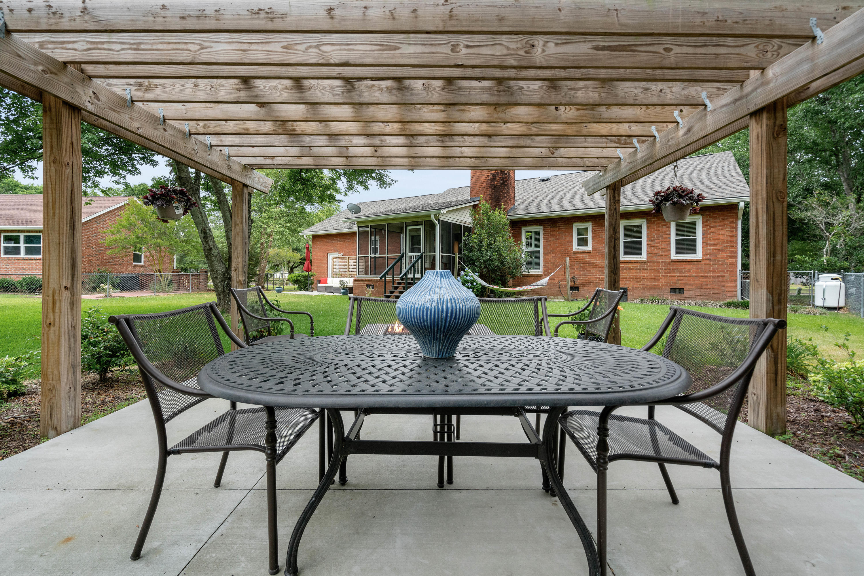 2954 Foxhall Road Charleston, SC 29414 - Photo 8 of 23 2954FoxHall_NickCannPhoto-17