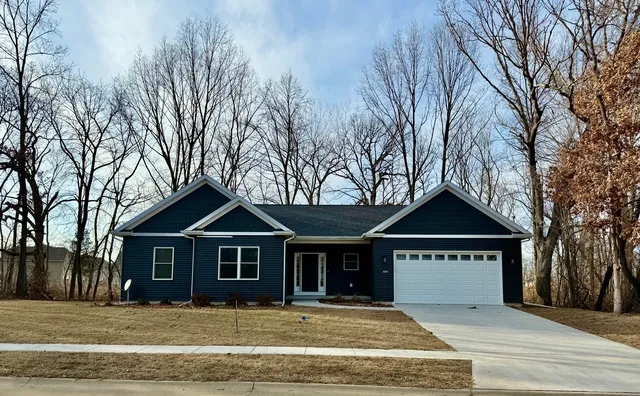 $400,000 | 706 Foret Mansur, Carbon Cliff, IL 61239