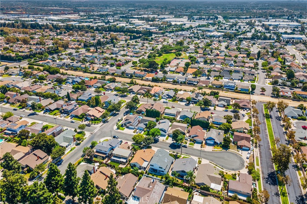 14681 Danborough Road Tustin, CA 92780 - Photo 5 of 47 Gallery Image 5