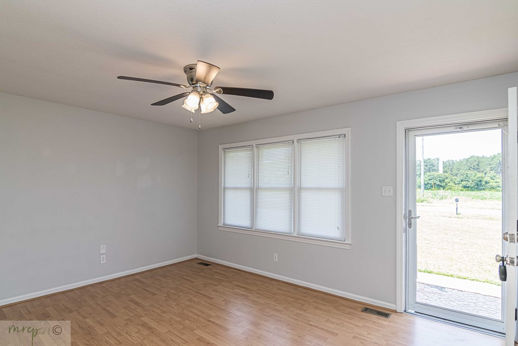 761 Crows Foot Road Mount Olive, NC 28365 - Photo 5 of 36