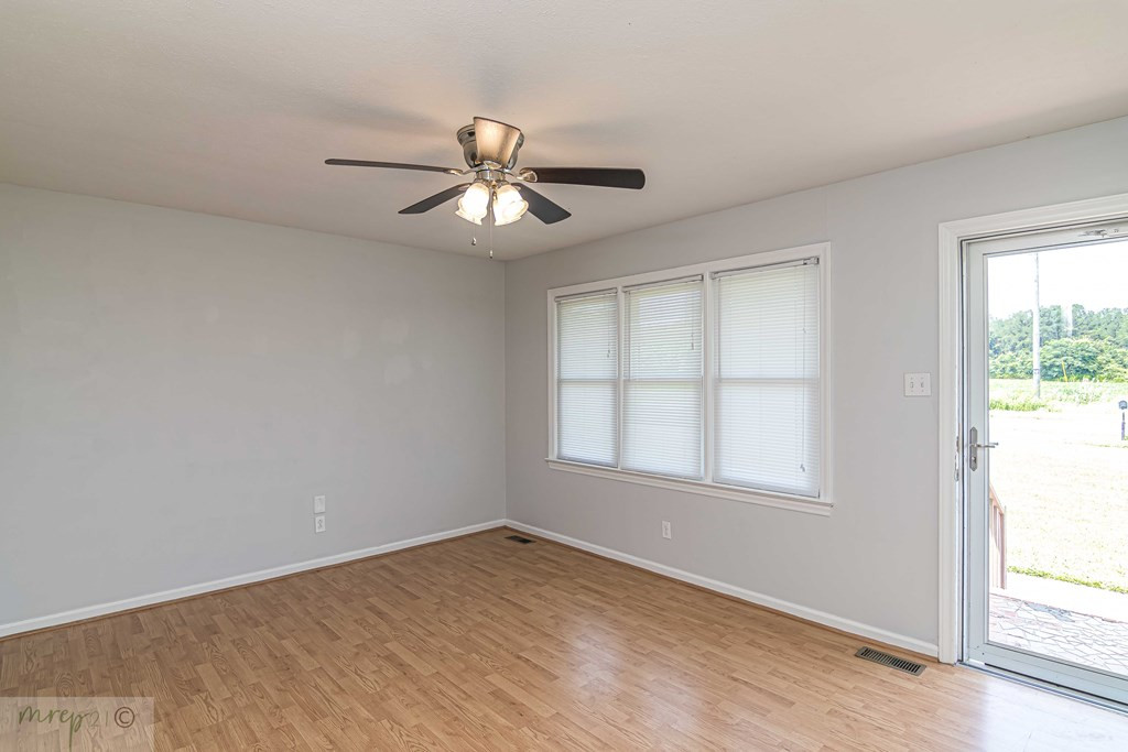 761 Crows Foot Road Mount Olive, NC 28365 - Photo 6 of 36