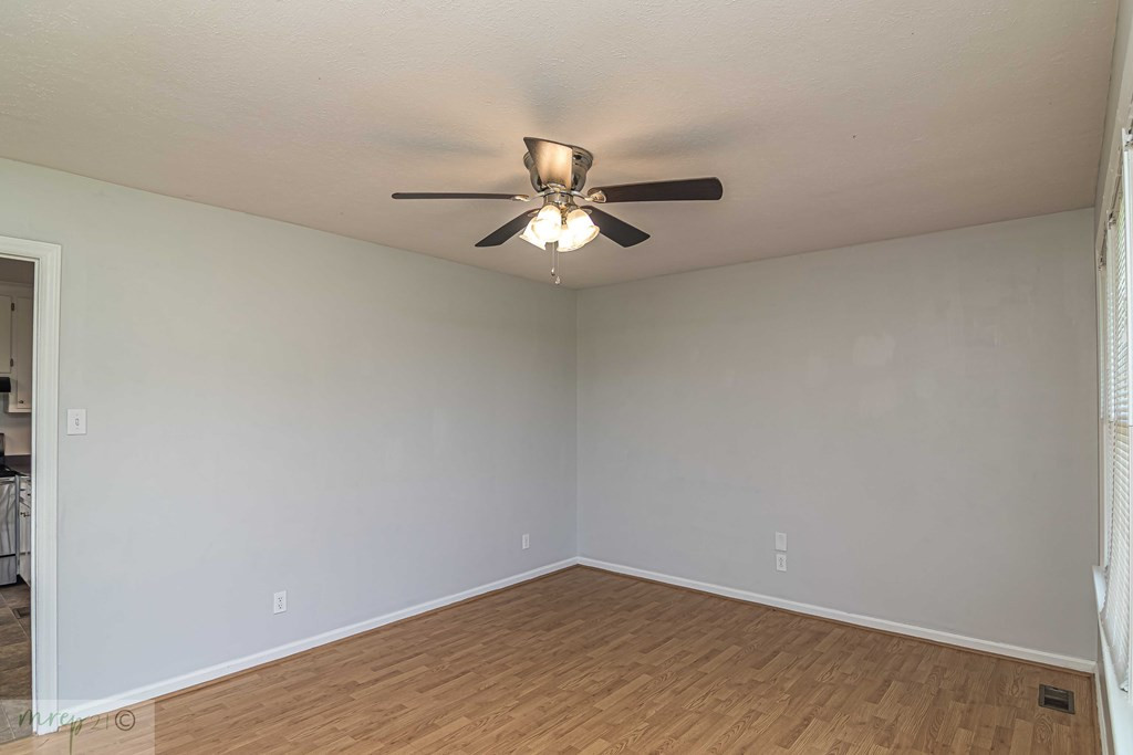 761 Crows Foot Road Mount Olive, NC 28365 - Photo 7 of 36