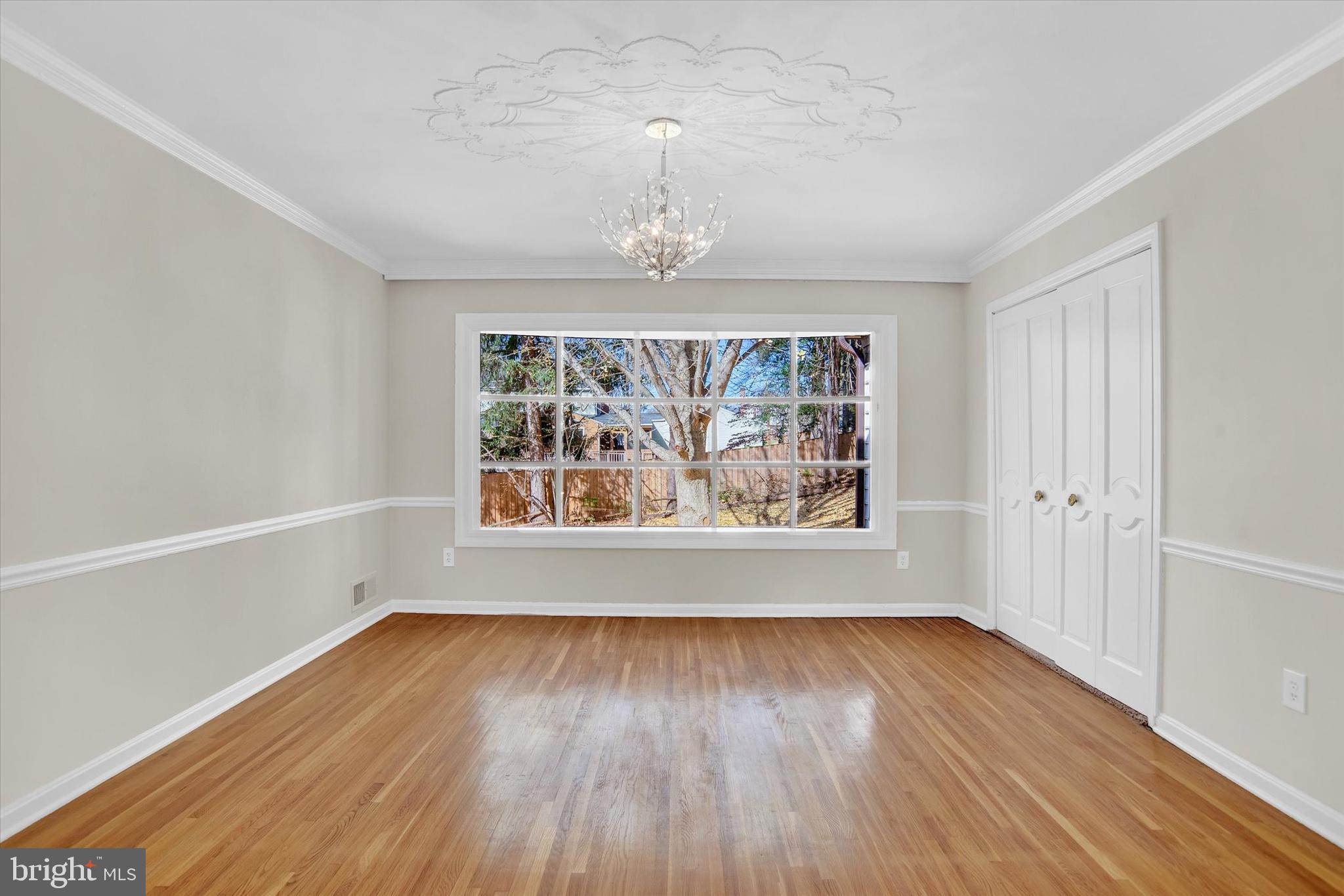 513 Highgate Terrace Silver Spring, MD 20904 - Photo 4 of 34 GORGEOUS BAY WINDOW TO PRIVATE REAR YARD