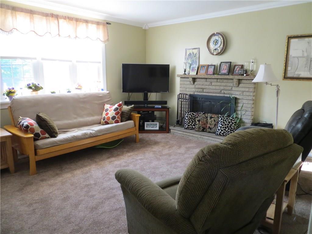 1107 Maple St Extension Coraopolis, PA 15108 - Photo 5 of 13 Living Room