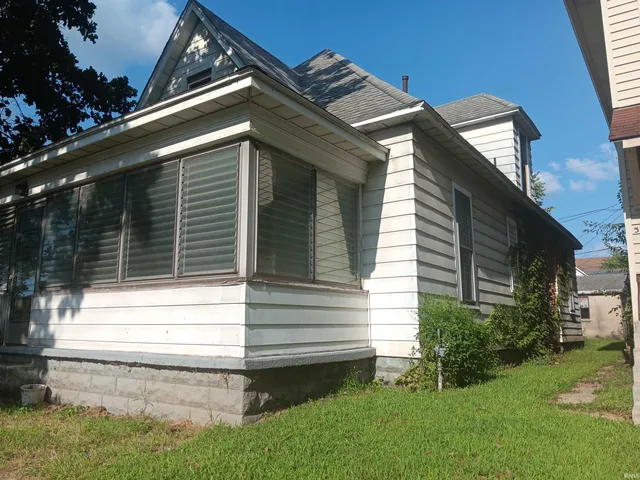 $72,900 | 310 South 17th Street, Terre Haute, IN 47807