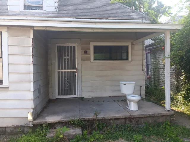$72,900 | 310 South 17th Street, Terre Haute, IN 47807