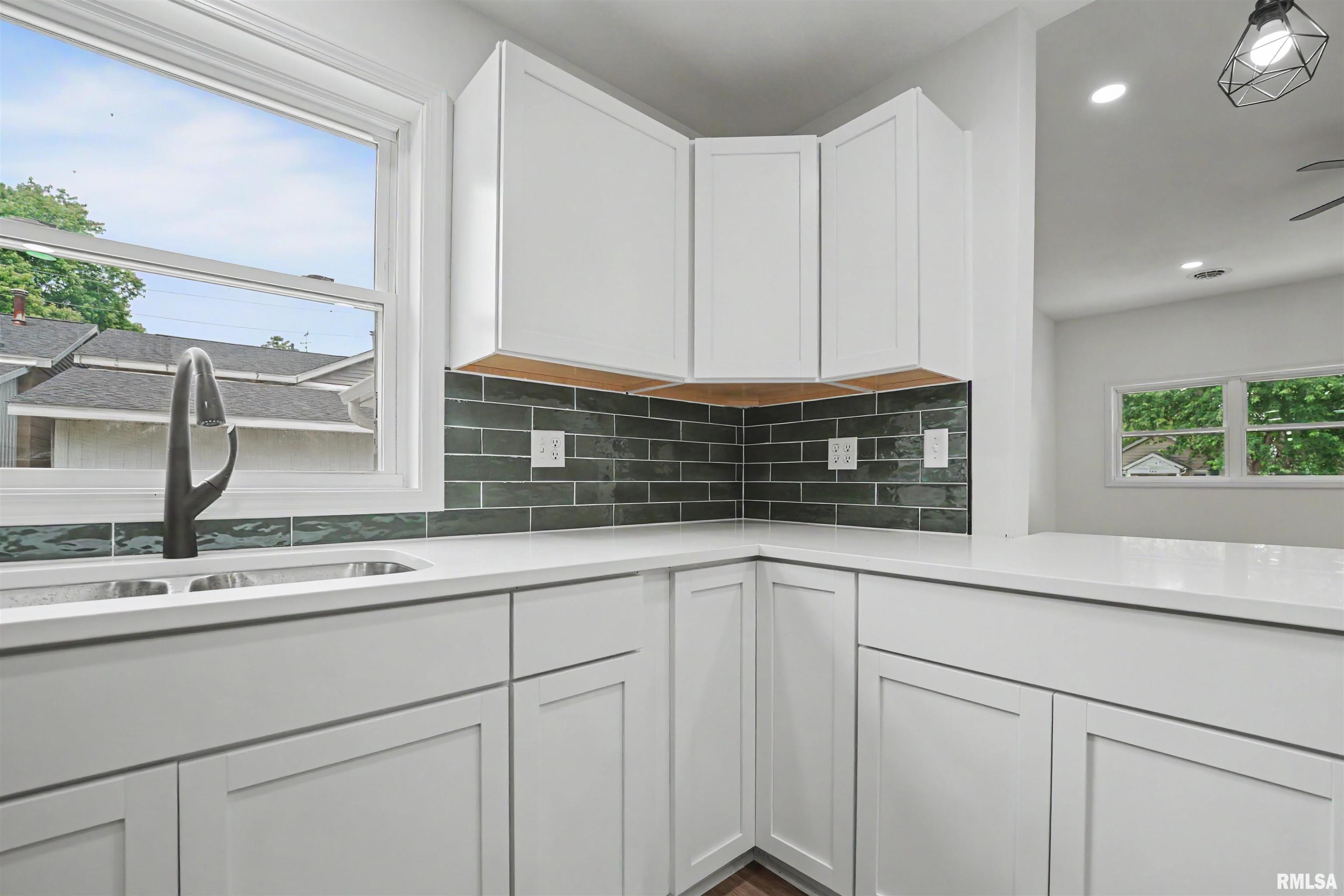 709 South Kickapoo Street Lincoln, IL 62656 - Photo 8 of 25