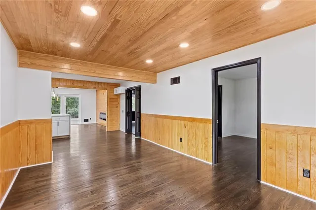 $750,000 | 9319 East 105th Street, Kansas City, MO 64134