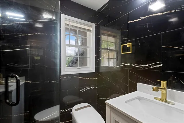 $750,000 | 9319 East 105th Street, Kansas City, MO 64134