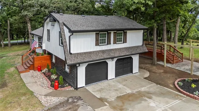 $750,000 | 9319 East 105th Street, Kansas City, MO 64134