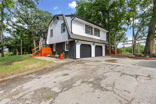 $750,000 | 9319 East 105th Street, Kansas City, MO 64134