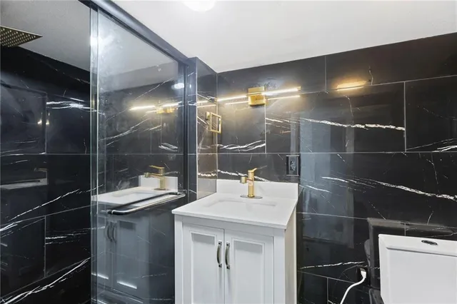 $750,000 | 9319 East 105th Street, Kansas City, MO 64134