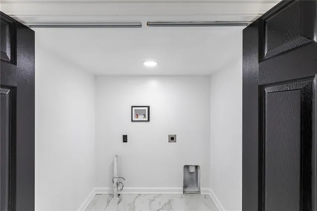 $750,000 | 9319 East 105th Street, Kansas City, MO 64134