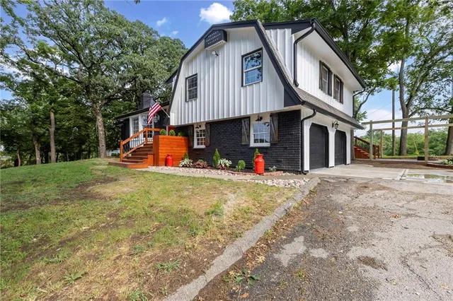 $750,000 | 9319 East 105th Street, Kansas City, MO 64134