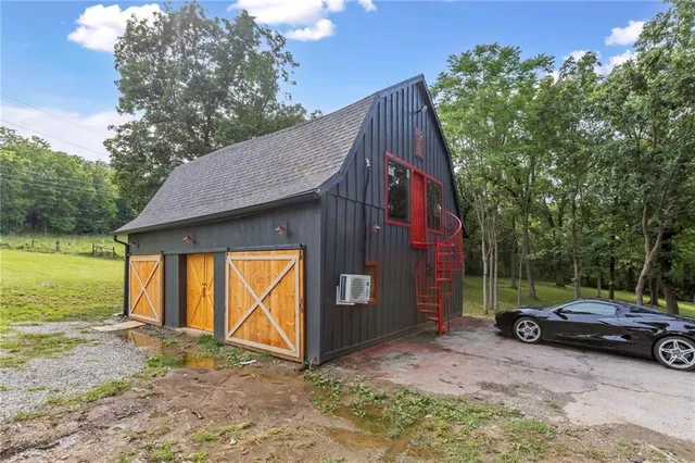 $750,000 | 9319 East 105th Street, Kansas City, MO 64134