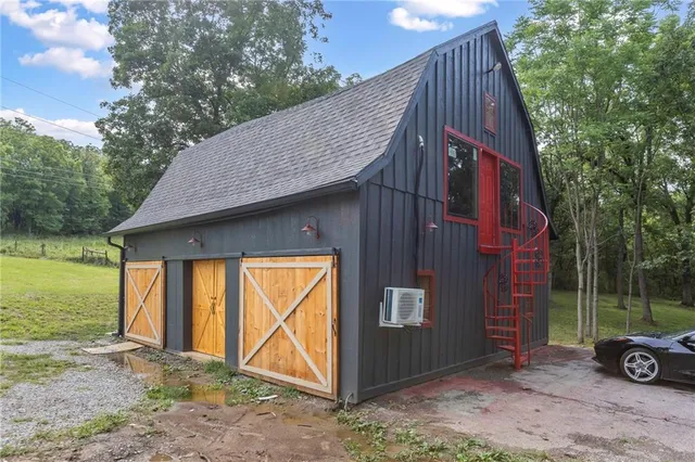 $750,000 | 9319 East 105th Street, Kansas City, MO 64134